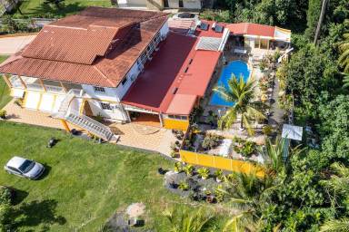 Charmant bed & breakfast convivial et familial avec piscine privée, jardin et barbecue