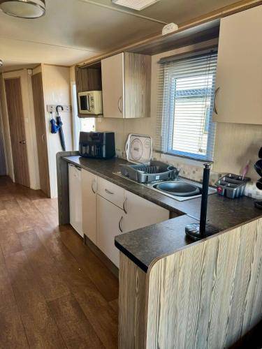Chalet with yard & patio | Pet-friendly — photo 4