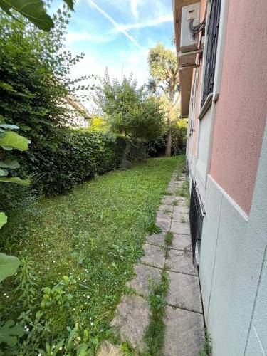 Stanza in Villa di pregio con giardino a 10 minuti da Milano - Parcheggio Gratuito — photo 5