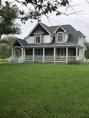 House Columbiaville