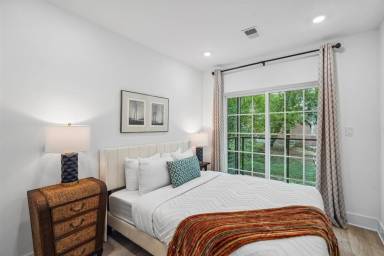 Garden & City Skyline View Home in Brookland!