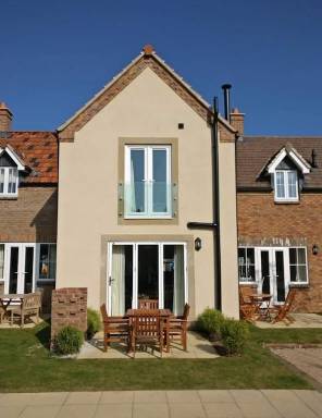 Cottage Pool Muston