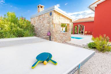 120 qm Ferienhaus mit privatem Pool für 6 Gäste mit Hund in Trgetari, Istrien, Kroatien