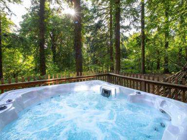 Nice lodge with BBQ & garden