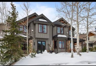 Vacation home with jacuzzi & patio | Mountain view