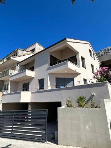 Holiday apartment with terrace & yard | Suitable for remote work | Pets allowed in Brela