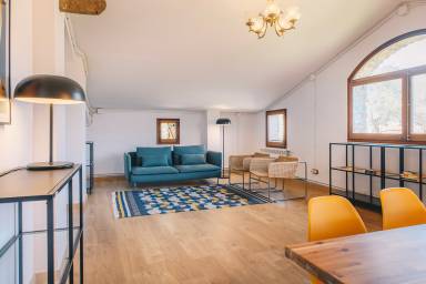 Apartamento vacacional con piscina, jardín y barbacoa | Vistas a la montaña