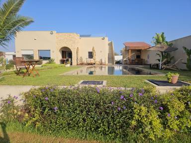 Children-friendly villa with BBQ, private pool & garden