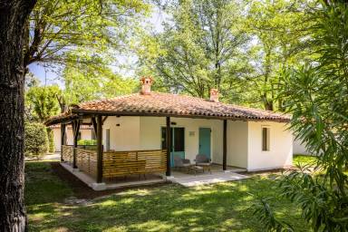 Bellissima casa mobile con terrazza, griglia e giardino | Vicino alla spiaggia | Sono ammessi animali domestici