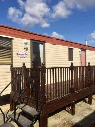 Chalet with yard & patio | Pet-friendly in Skegness