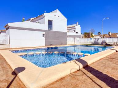 Agradable casa con terraza y piscina