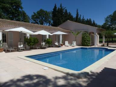 Une location de maison de vacances à Eyragues sous le grand soleil du Midi - HomeToGo