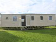 Lodge with yard — photo 4