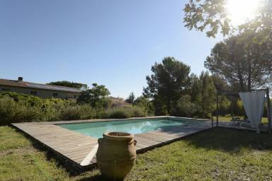 Apartment Saint-Mitre-les-Remparts