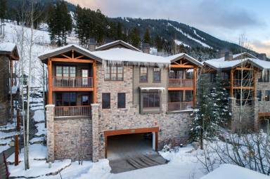 Condo Jackson