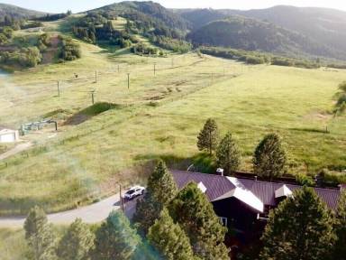 Farmhouse Wolf Creek