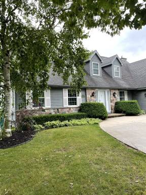 House  Menasha