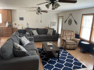 Airbnb  Houghton Lake