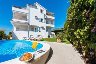 Ferienwohnung mit Terrasse, Grill und Garten
