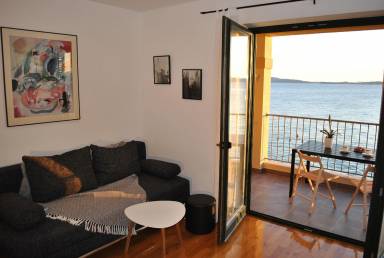 Apartment mit Balkon direkt am Strand mit herrlichem Meerblick
