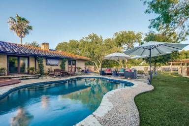 House Pet-friendly Oakland Estates