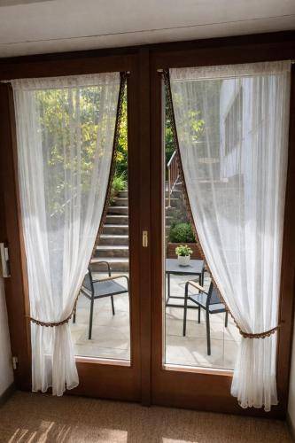 Apartment with yard & terrace — photo 5