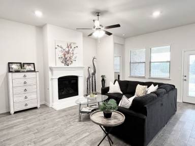 House Pet-friendly Forney