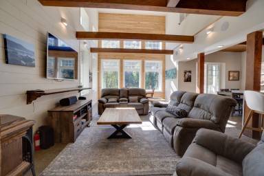 307 m² House
