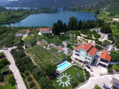 Villa Ploče
