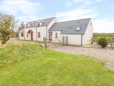 Family-friendly wonderful cottage with garden