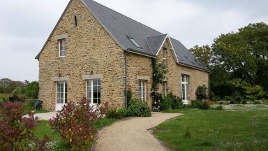 House Yard Le Val-Saint-Père
