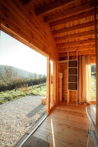 Chalet with terrace & yard — photo 4