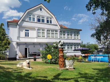 Moderne Ferienwohnung in Friedrichroda mit Garten, gemeinsamem Pool und Grill