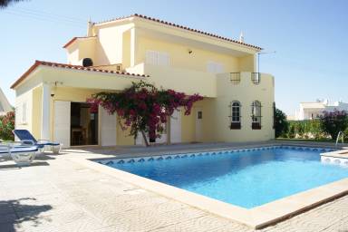 230 m² Villa