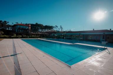 Condominio con griglia, piscina e terrazza | Vista sul giardino