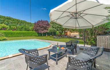 Ferienhaus mit privatem Pool, umzäunt, für 6 Gäste mit Hund in Castel Focognano, Toskana