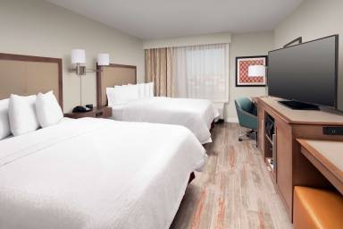 Hotel Far West Side