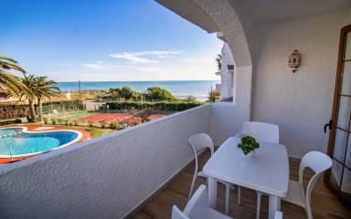 Apartamento con piscina y terraza