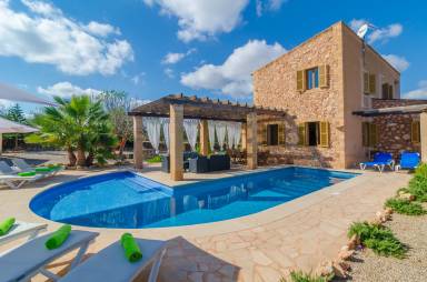 300 m² Villa