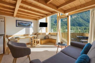 Apartamento vacacional con jardín | Vistas a la montaña