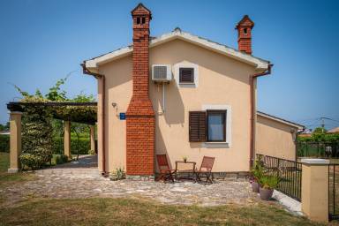 65 qm Ferienhaus mit eingezäuntem Grundstück für 4 Gäste mit Hund in Bratulići, Istrien