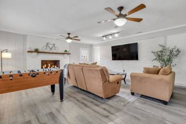Airbnb  Pooler