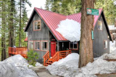 Airbnb  Yosemite West