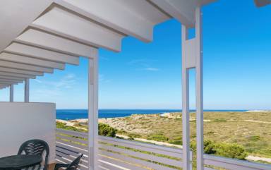 Acogedor aparthotel ideal para familias con piscina, jardín y terraza | Vistas al mar | En la playa | Adaptado para el teletrabajo