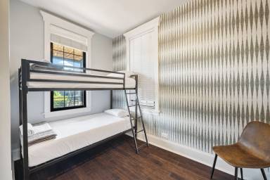Wrigleyville Suites Room 2