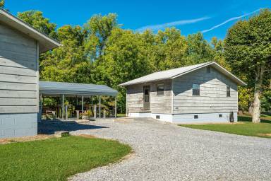 Cottage Cosby