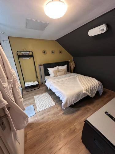Bed & Breakfast  Denain