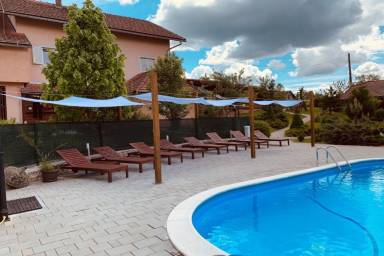 Schönes Apartment mit Terrasse, Grill und Pool