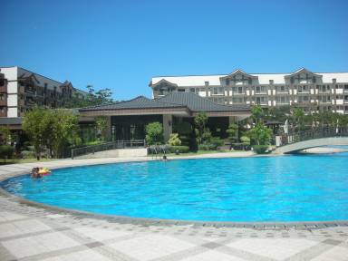Family-friendly flat with pool & garden | City view