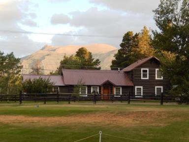 House East Glacier Park Village
